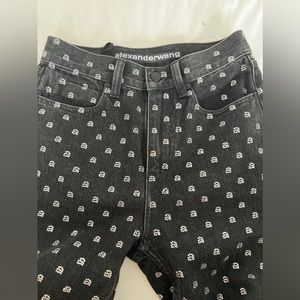 It was gift and it’s not my size that’s why i want to sell it never used